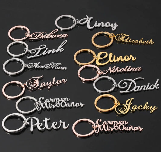 Personalisierter Schlüsselanhänger in mehreren Variationen mit gewünschten Namen